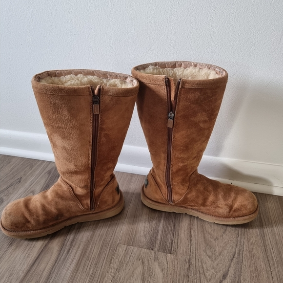 UGG boots - Picture 1 of 8